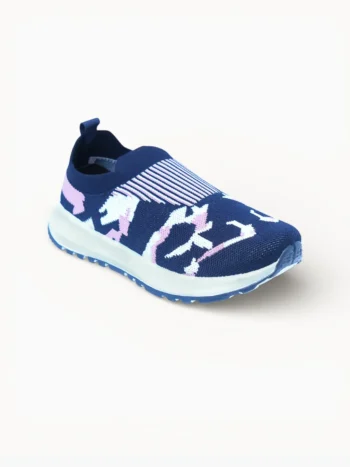 Single women’s navy slip‑on sport shoe with pastel knit pattern and white midsole, angled front view.