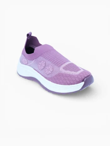 Women’s lilac slip‑on walking shoe with ribbed knit upper, textured toe and white midsole, angled front view.